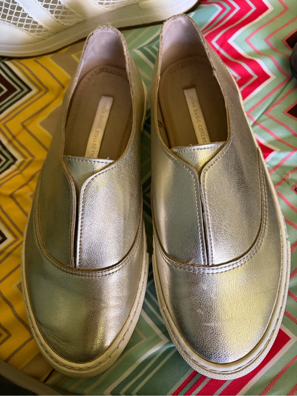 IC COLLECTION Women's Metallic Gold Slip-On Moccasins